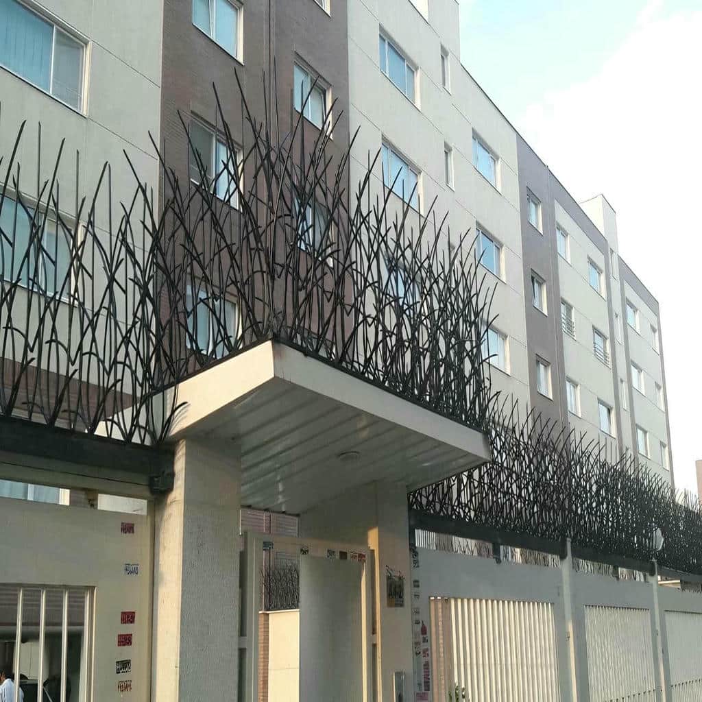 fence-wall-protection-deer-antler-spear-aeq ساخت حفاظ شاخ گوزنی روی دیوار آپارتمانی و ویلا