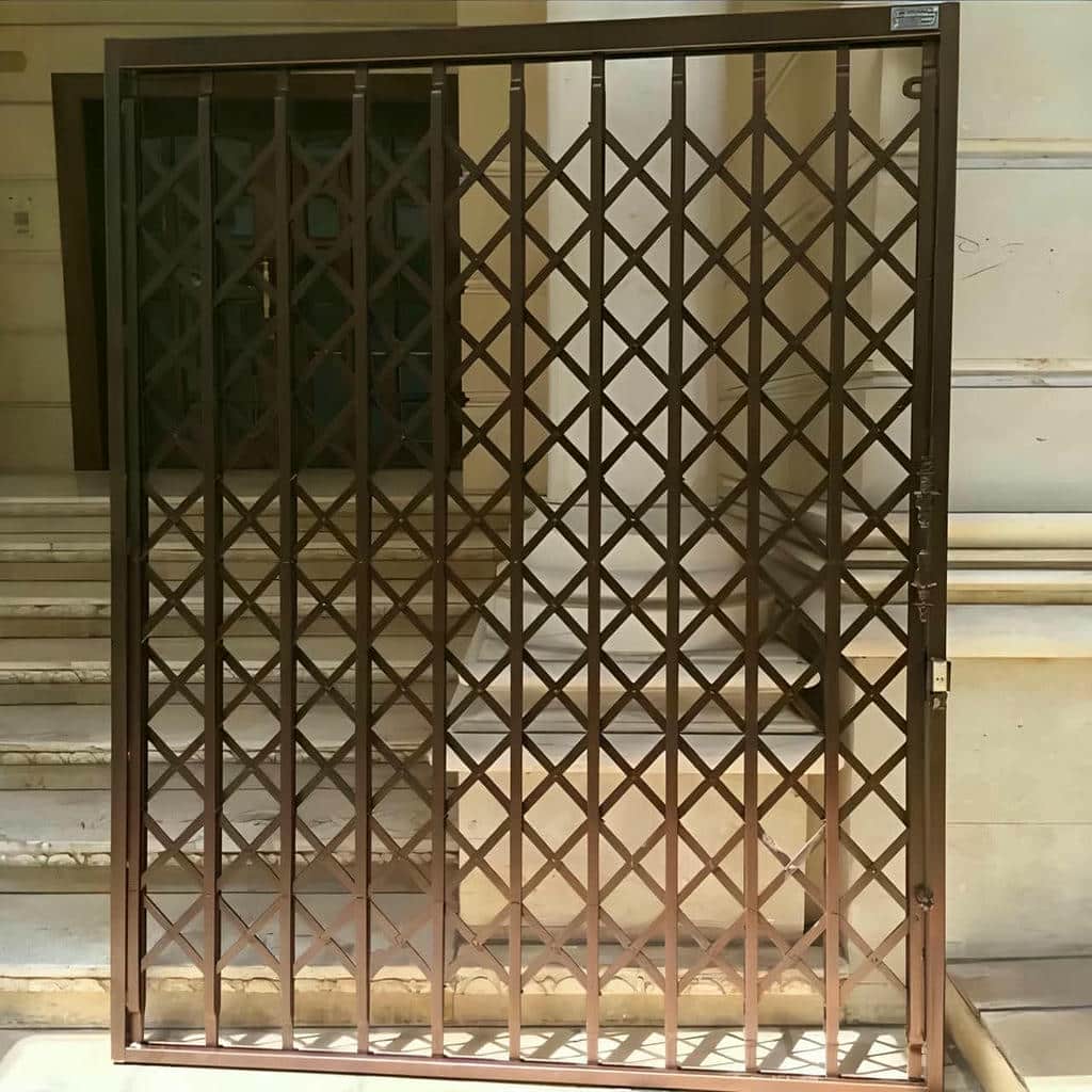 accordion-door-protection-apartment-aae قیمت درب آکاردئونی