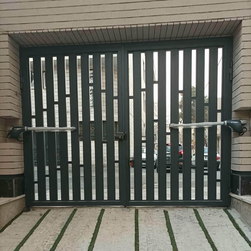 نصب جک درب پارکینگ پرتردد در همدان
