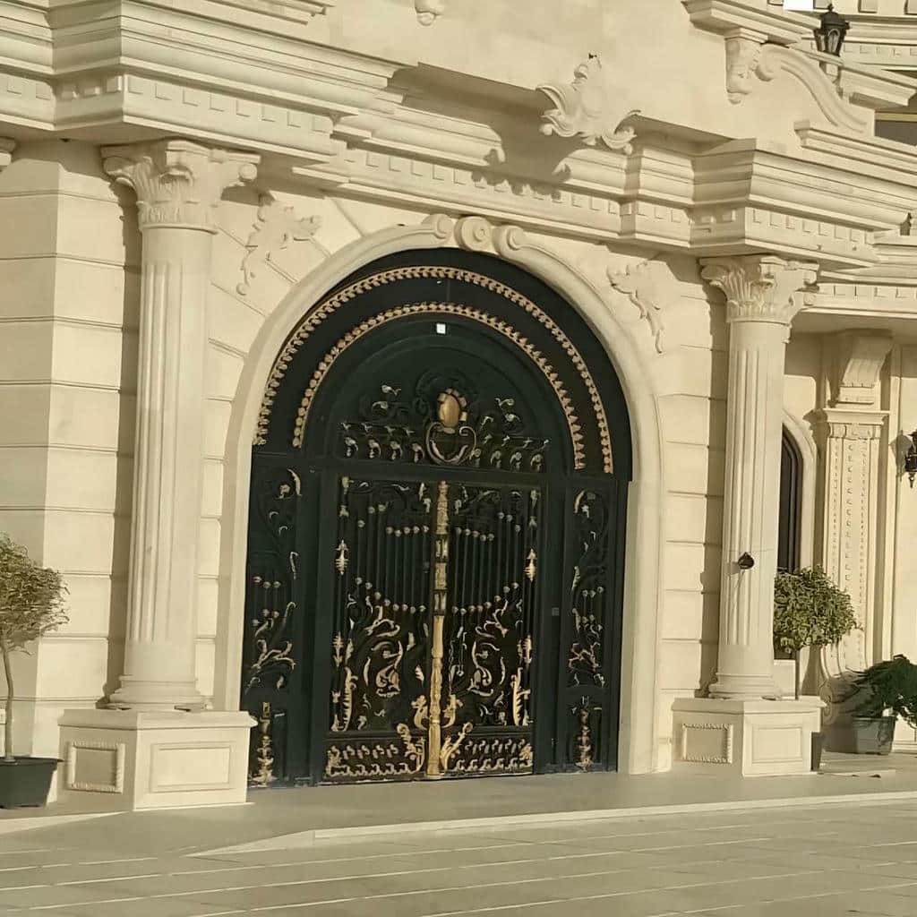 درب حیاط در شهرکرد