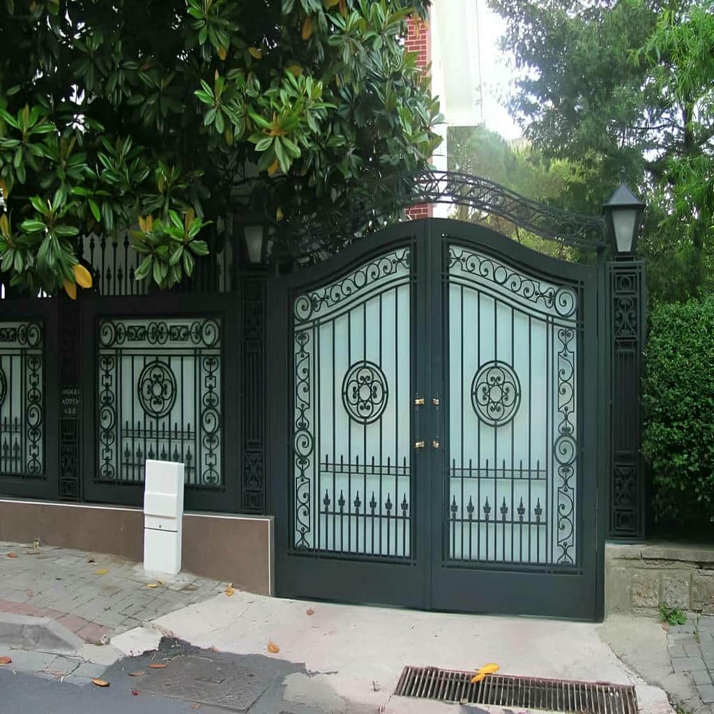 نصب درب حیاط ویلایی مدرن در نیشابور