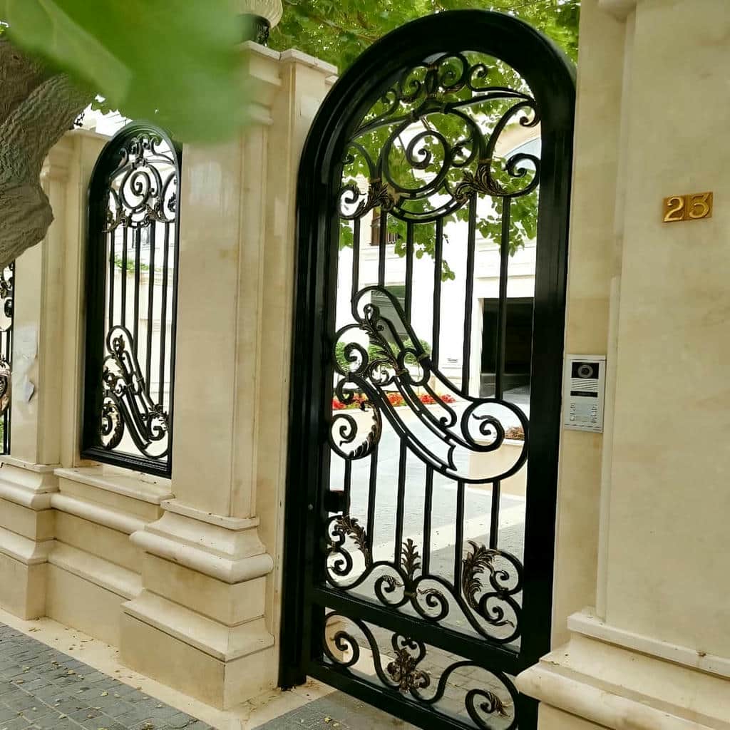 نصب درب حیاط فلزی ساده در قزوین