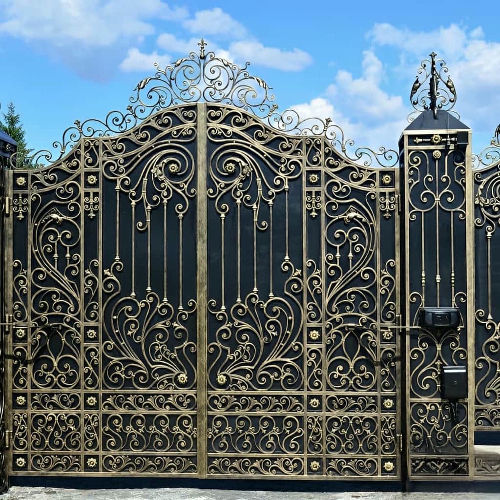 نصب درب حیاط فلزی ساده در اصفهان