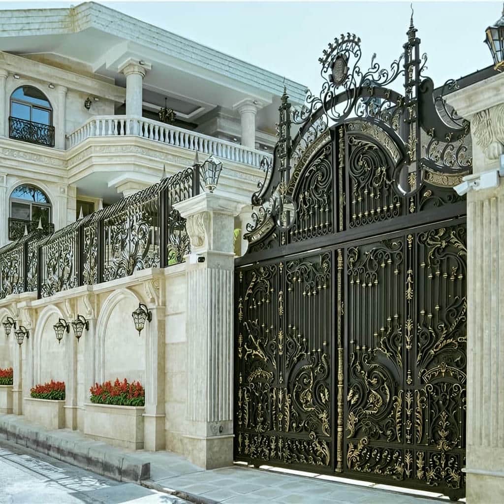 درب حیاط در کیش