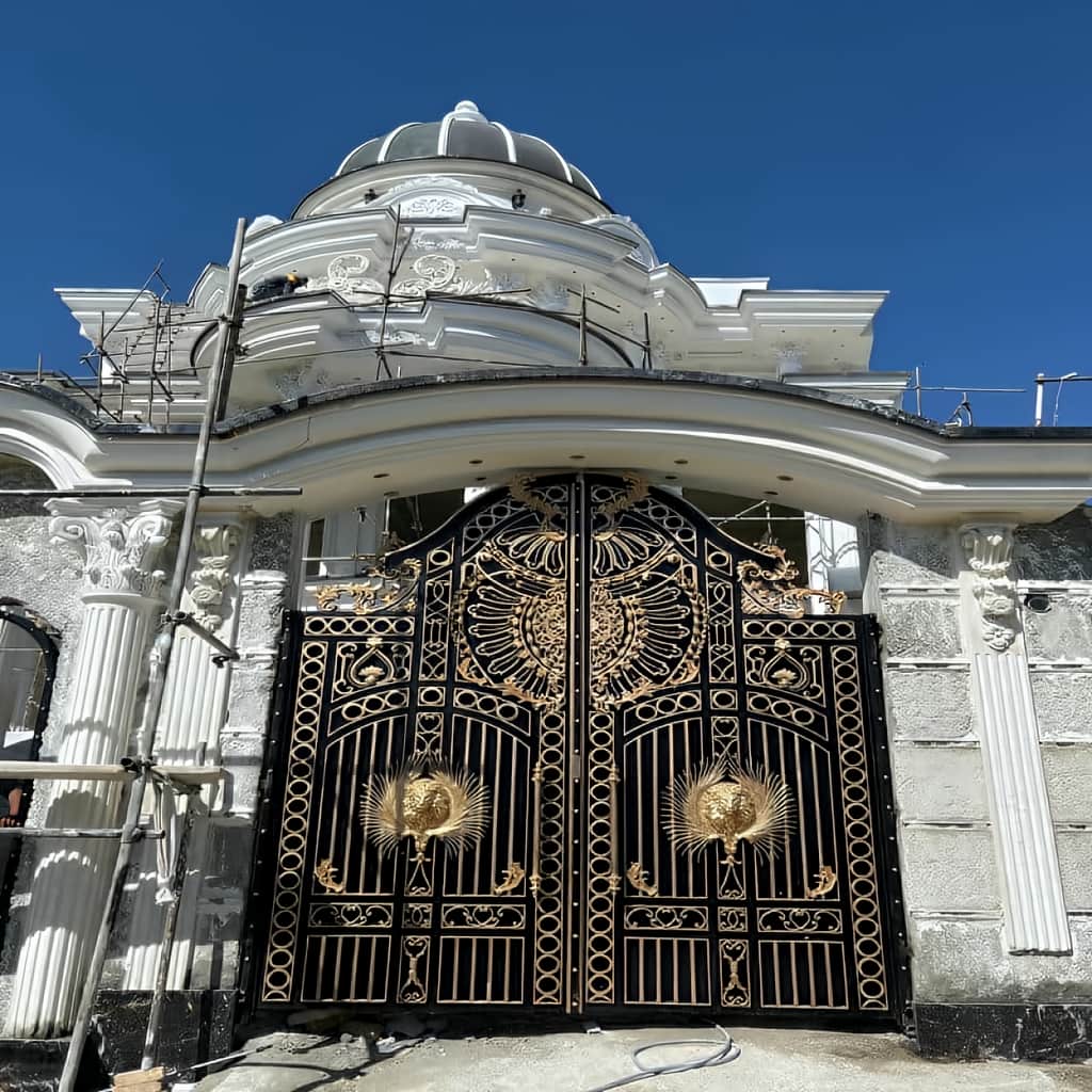 درب حیاط در پردیس