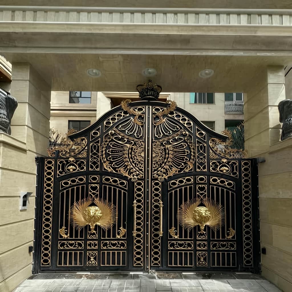 نصب درب حیاط فلزی ساده در آمل