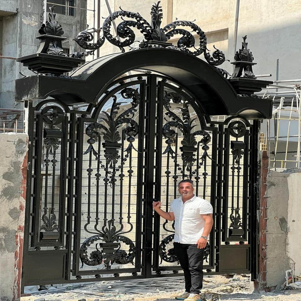 نصب درب حیاط فلزی ساده در سمنان