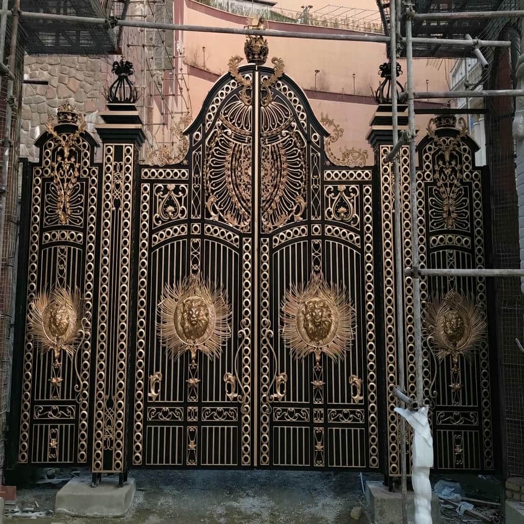 خرید درب حیاط فرفورژه کلاسیک در قائمشهر