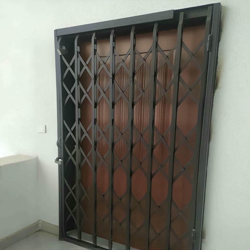 درب آکاردئونی فلزی در آبادان