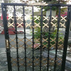 درب آکاردئونی فلزی در بیرجند
