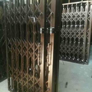 درب آکاردئونی فلزی در طالقان