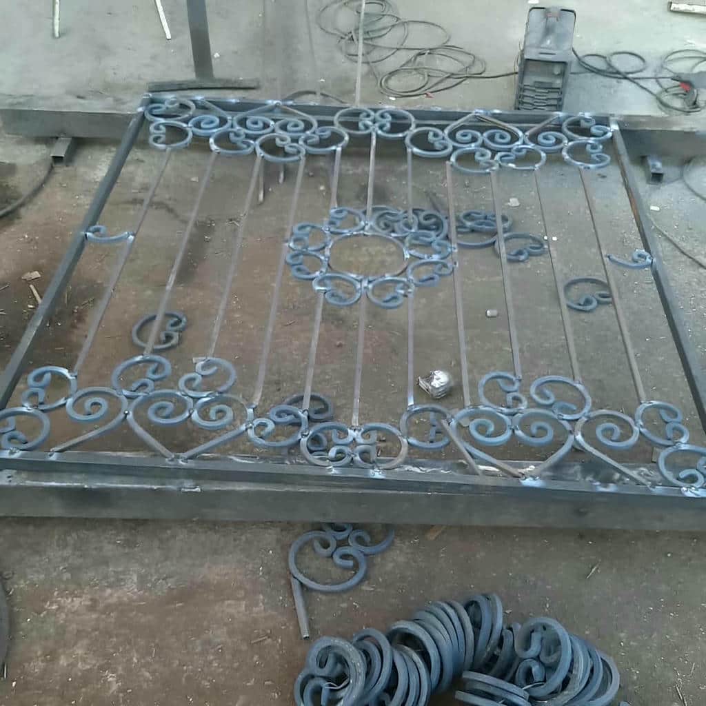 نصب حفاظ پنجره مدرن مربعی در اردبیل