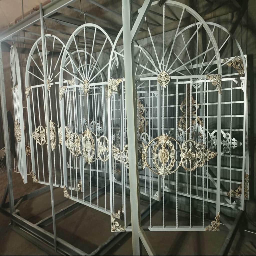 قیمت حفاظ پنجره فرفورژه کلاسیک در اصفهان