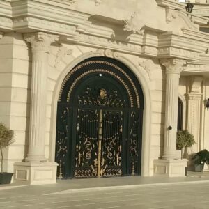 درب حیاط در شهرکرد