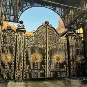 درب حیاط در فیروزکوه