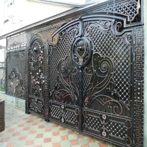درب حیاط در همدان
