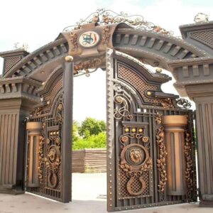 درب حیاط در سمنان