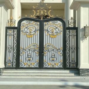 درب حیاط در اردبیل