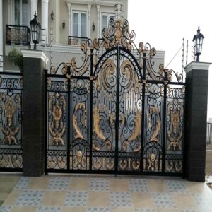 درب حیاط در کردان