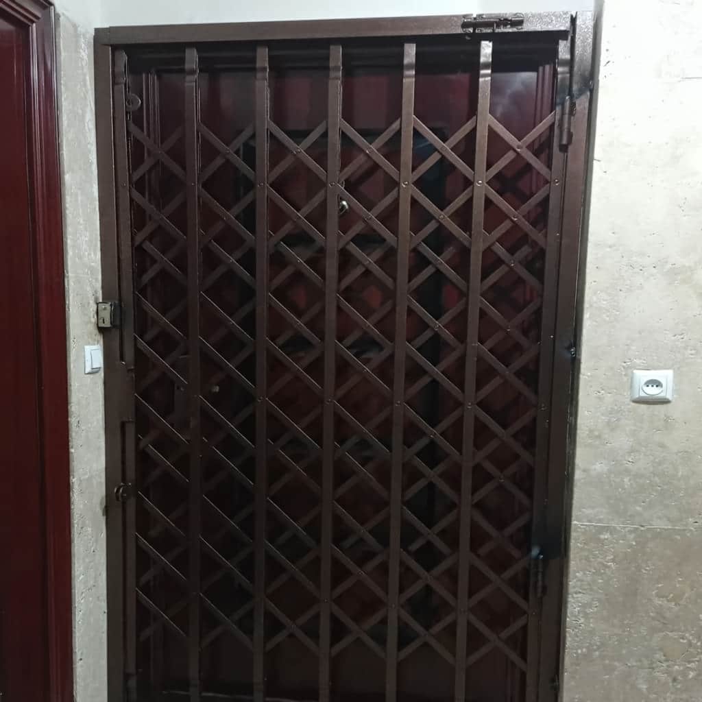 درب آکاردئونی با فریم محکم فلزی