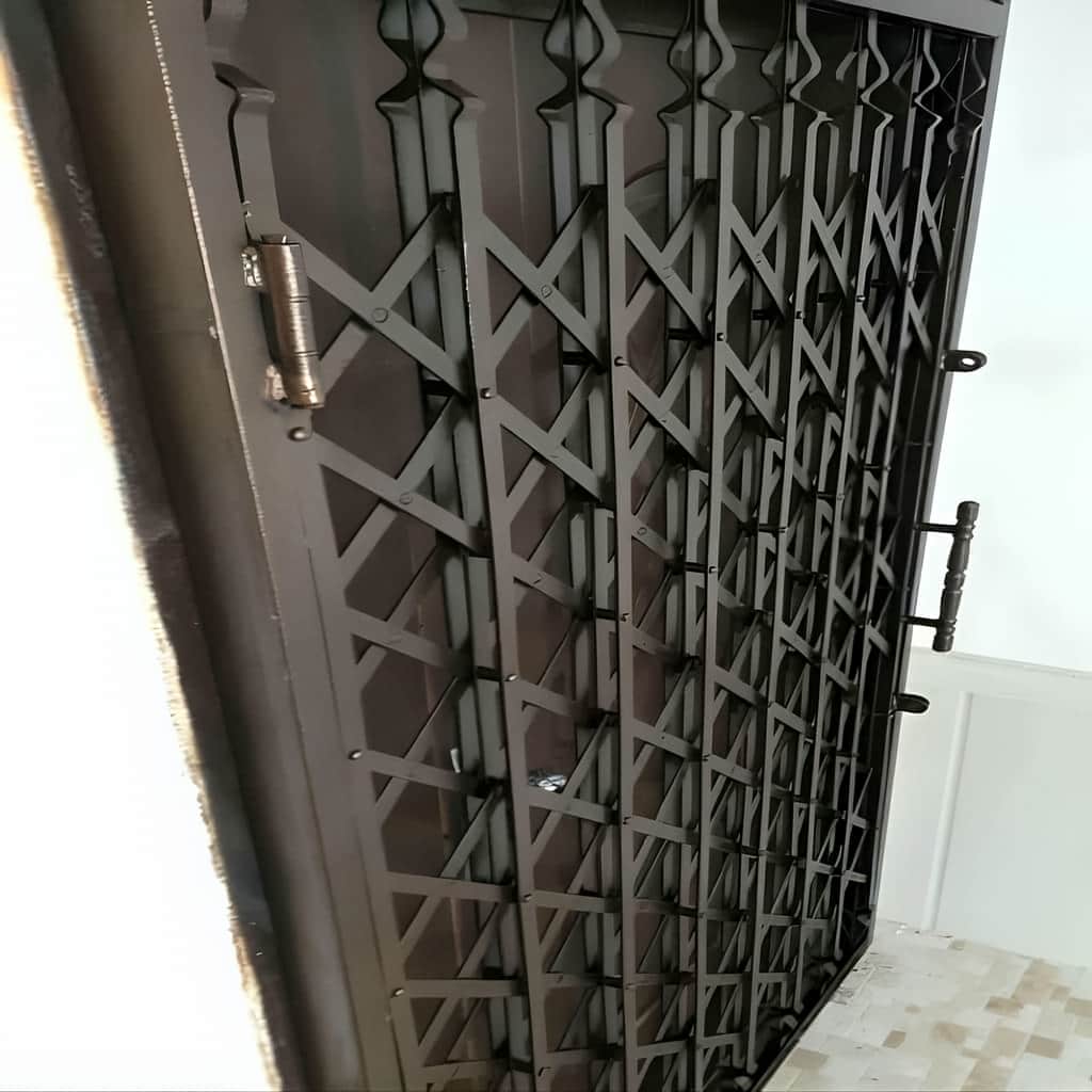 درب آکاردئونی با تسمه ضخیم و محکم
