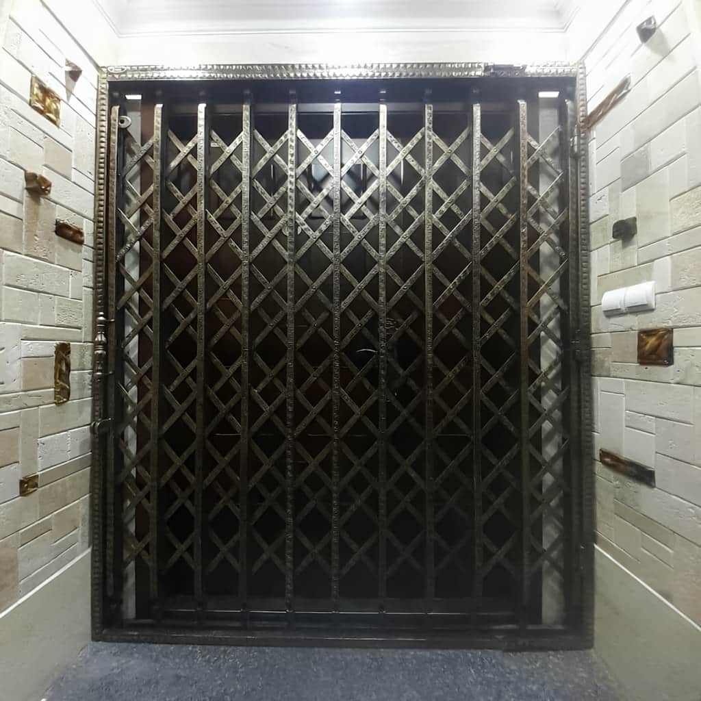درب آکاردئونی با جوشکاری تمیز اتصالات
