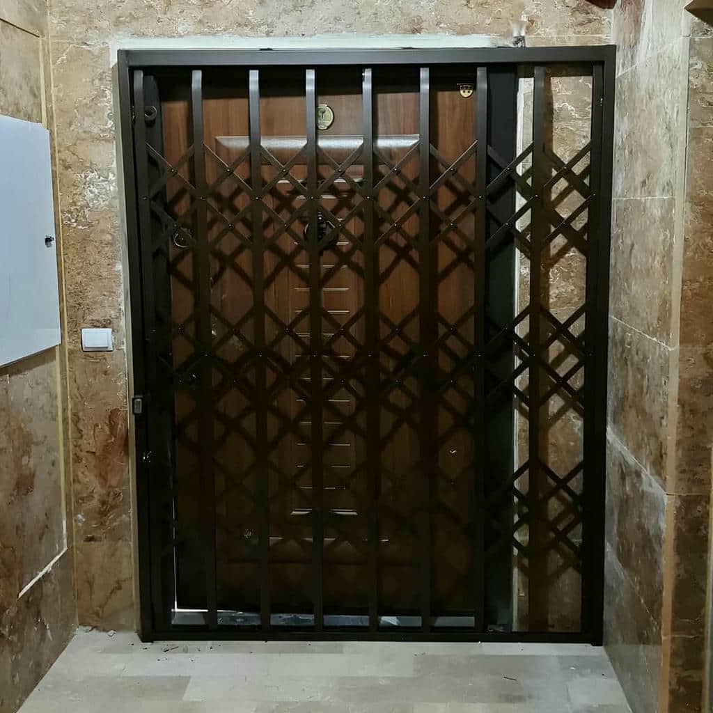 درب آکاردئونی با رنگ مقاوم سطح سازه