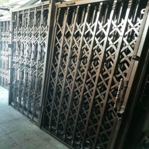 قفل مناسب درب آکاردئونی برای کاهش ورود غیرمجاز