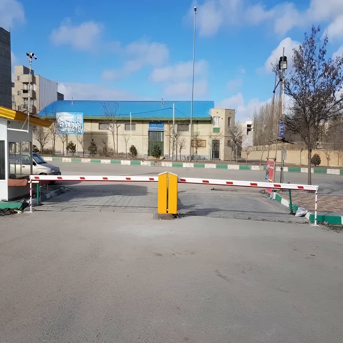 راهبند تاشو با بازوی جمع شونده راهبند تاشو کم عرض و کاربرد آن
