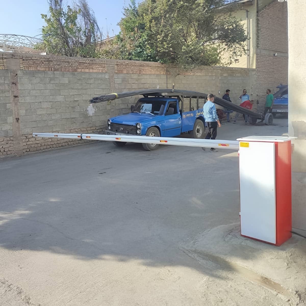 راهبند برقی پارکینگ با بازوی متحرک راهبند برقی پارکینگ با بازوی متحرک