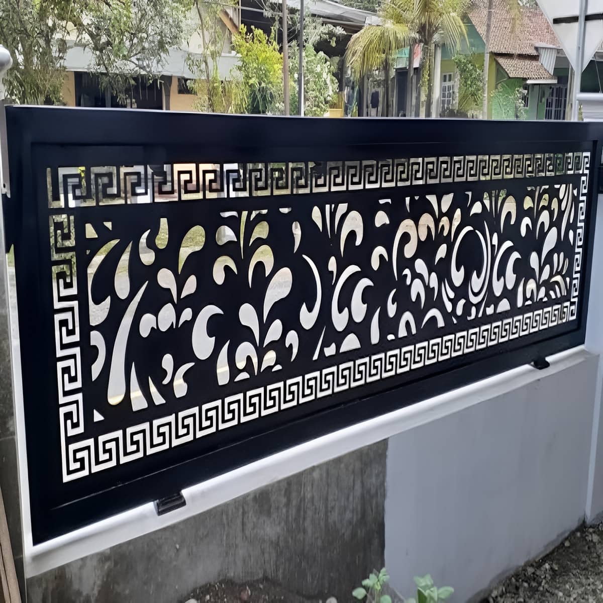 نرده CNC بالکن با طرح برش خورده نرده CNC بالکن مقاوم