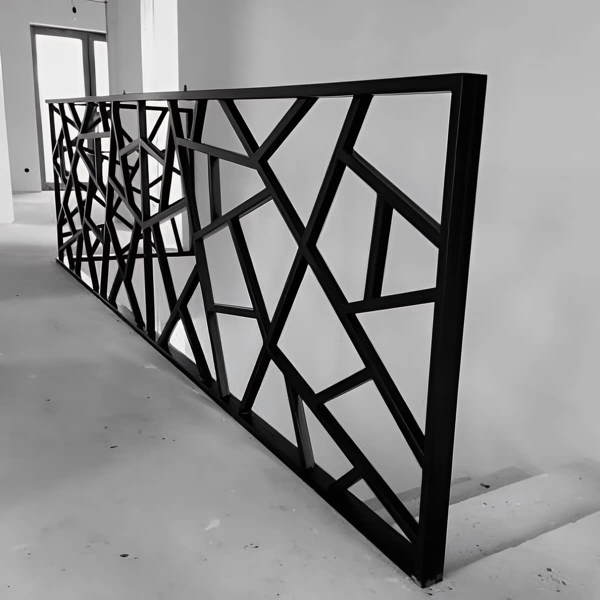 نرده CNC مدرن مینیمال با فریم فلزی نرده CNC مدرن مینیمال با فریم فلزی