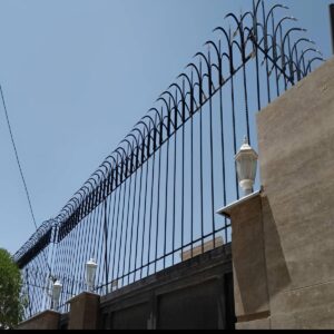حفاظ سرنیزه ای فلزی؛ انتخابی مقاوم و کلاسیک روی دیوار