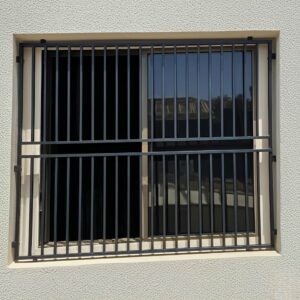 سفارش حفاظ پنجره ساده، مدرن و فرفورژه متناسب با نمای ساختمان