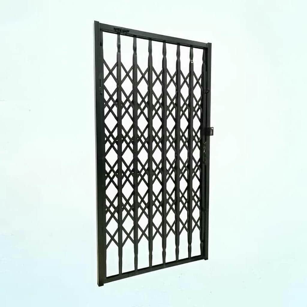اجرای درب آکاردئونی پنج گل دوبل متناسب با چهارچوب ورودی