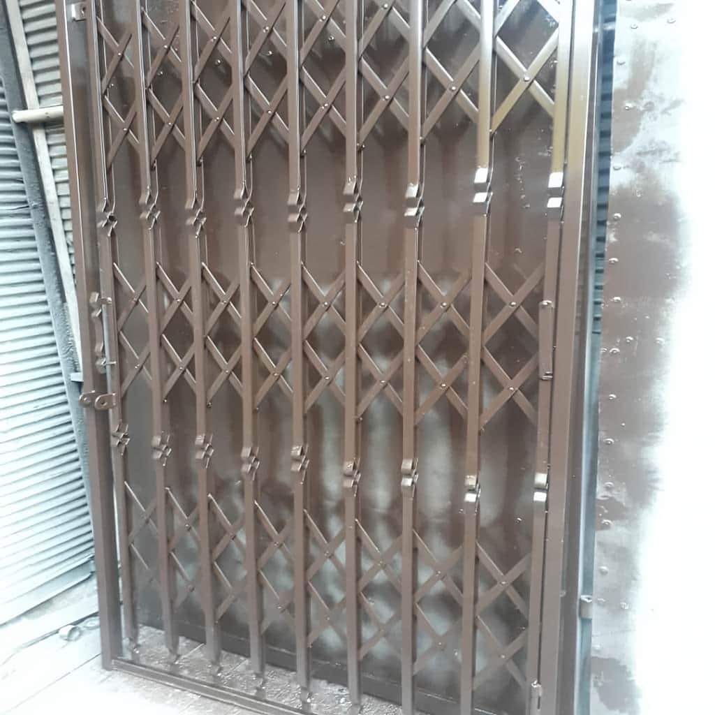 نصب حفاظ آکاردئونی آهنی سه لوزی با بررسی دقیق چهارچوب