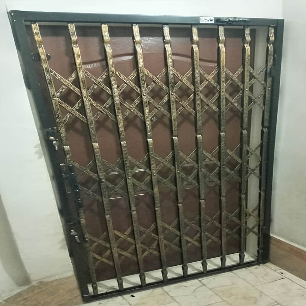 11 مدل درب آکاردئونی سه گل تسمه