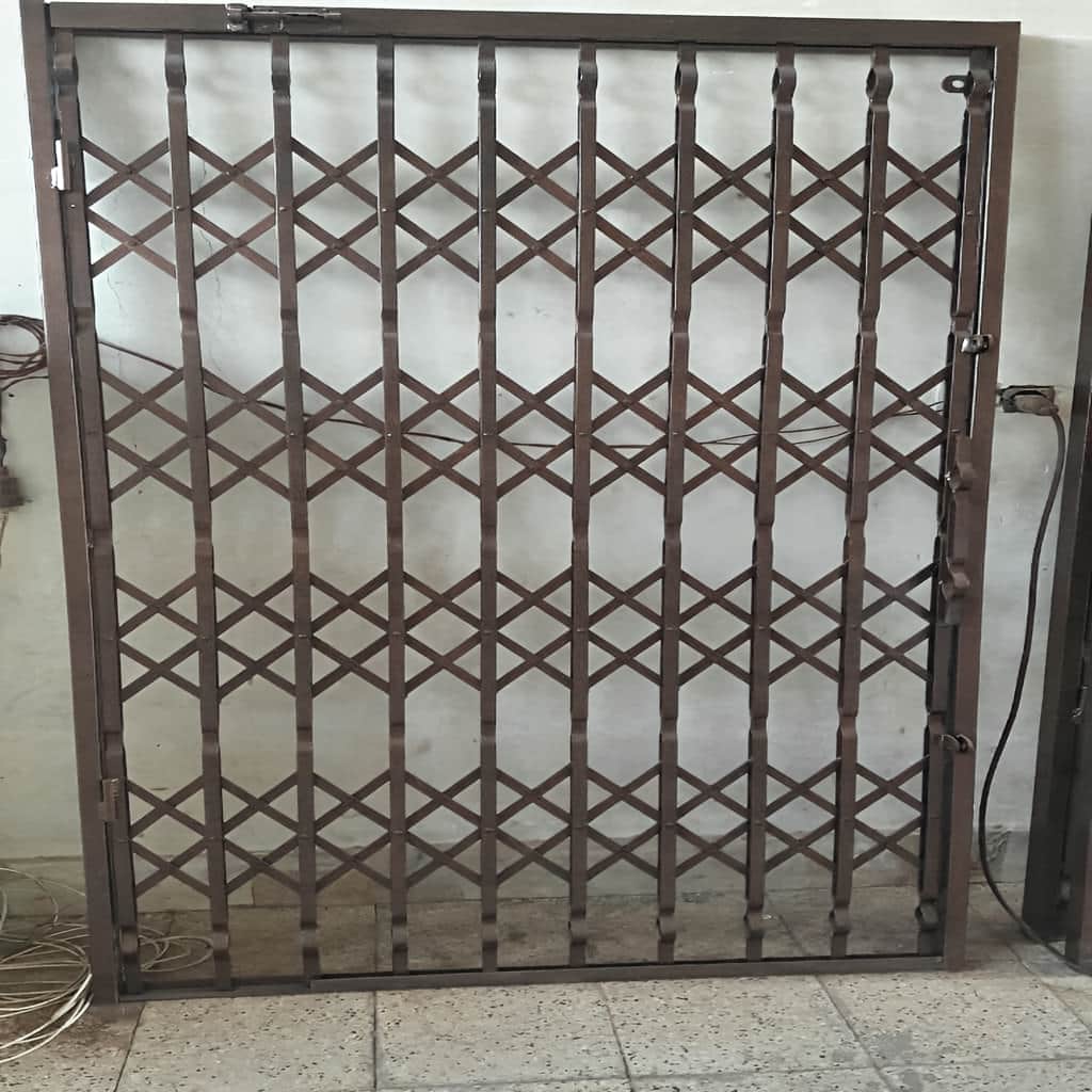سفارش درب آکاردئونی چهار گل لوزی با قفل تقویت‌شده