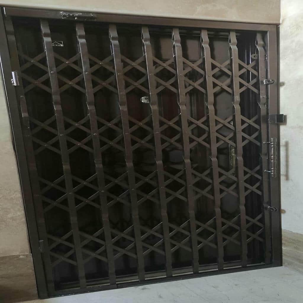 سفارش حفاظ آکاردئونی دو جداره ورودی با قفل تقویت‌شده
