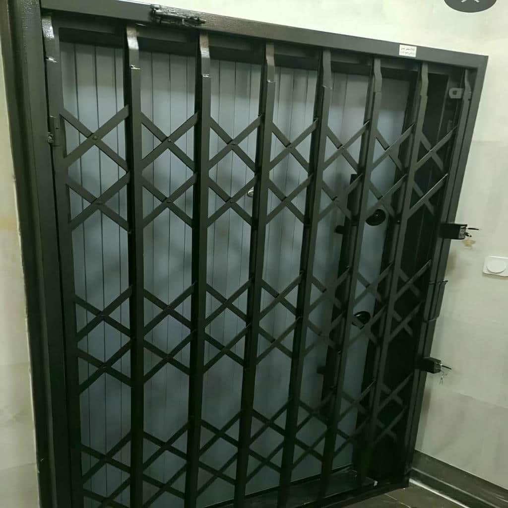خرید درب آکاردئونی مدرن مشکی ورودی اداری با مشاوره انتخاب مدل