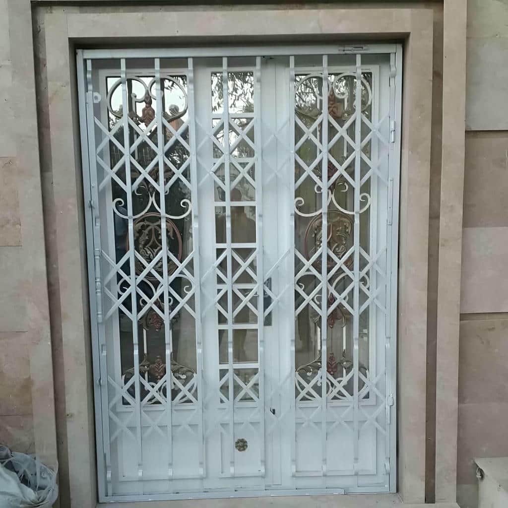 سفارش حفاظ آکاردئونی کم جا راهرو با قفل تقویت‌شده