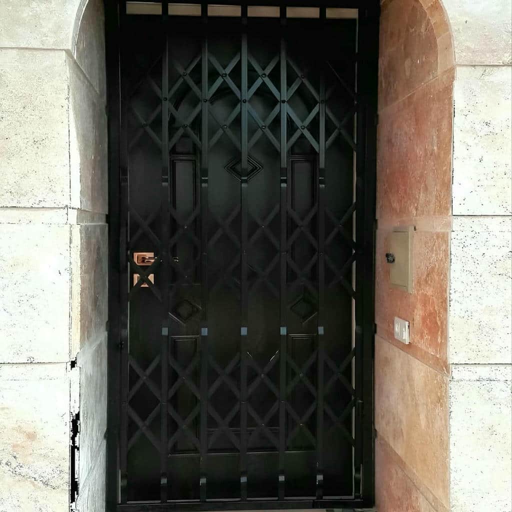 درب آکاردئونی سلطنتی گل دار با رنگ کوره‌ای و جوشکاری تمیز