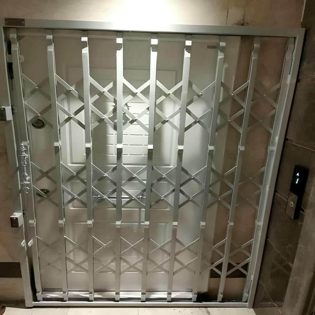 اجرای حفاظ آکاردئونی دو جداره ورودی متناسب با چهارچوب