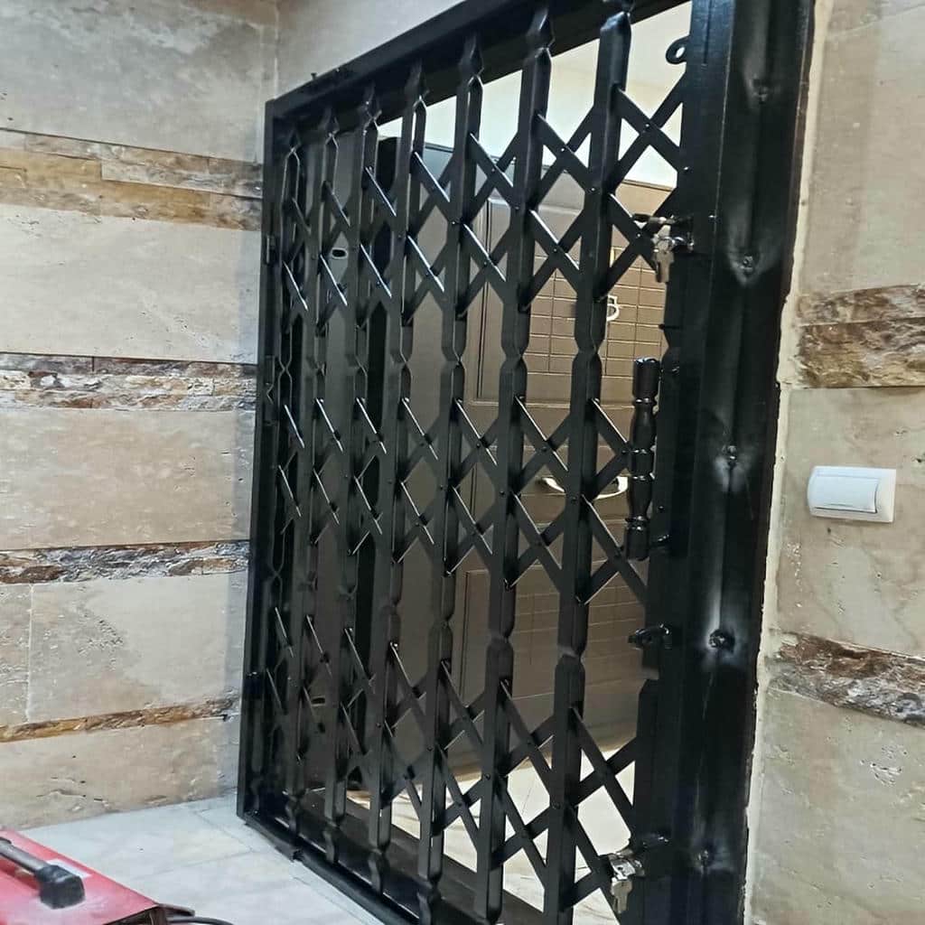 خدمات ساخت درب آکاردئونی سفید طلایی با ریل مقاوم