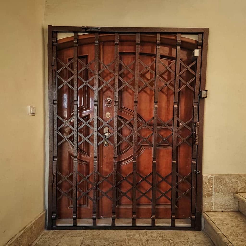 ساخت درب ریلی آکاردئونی کم جا بر اساس ابعاد ورودی