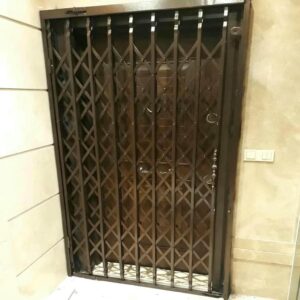 11 مدل درب آکاردئونی سلطنتی گل دار