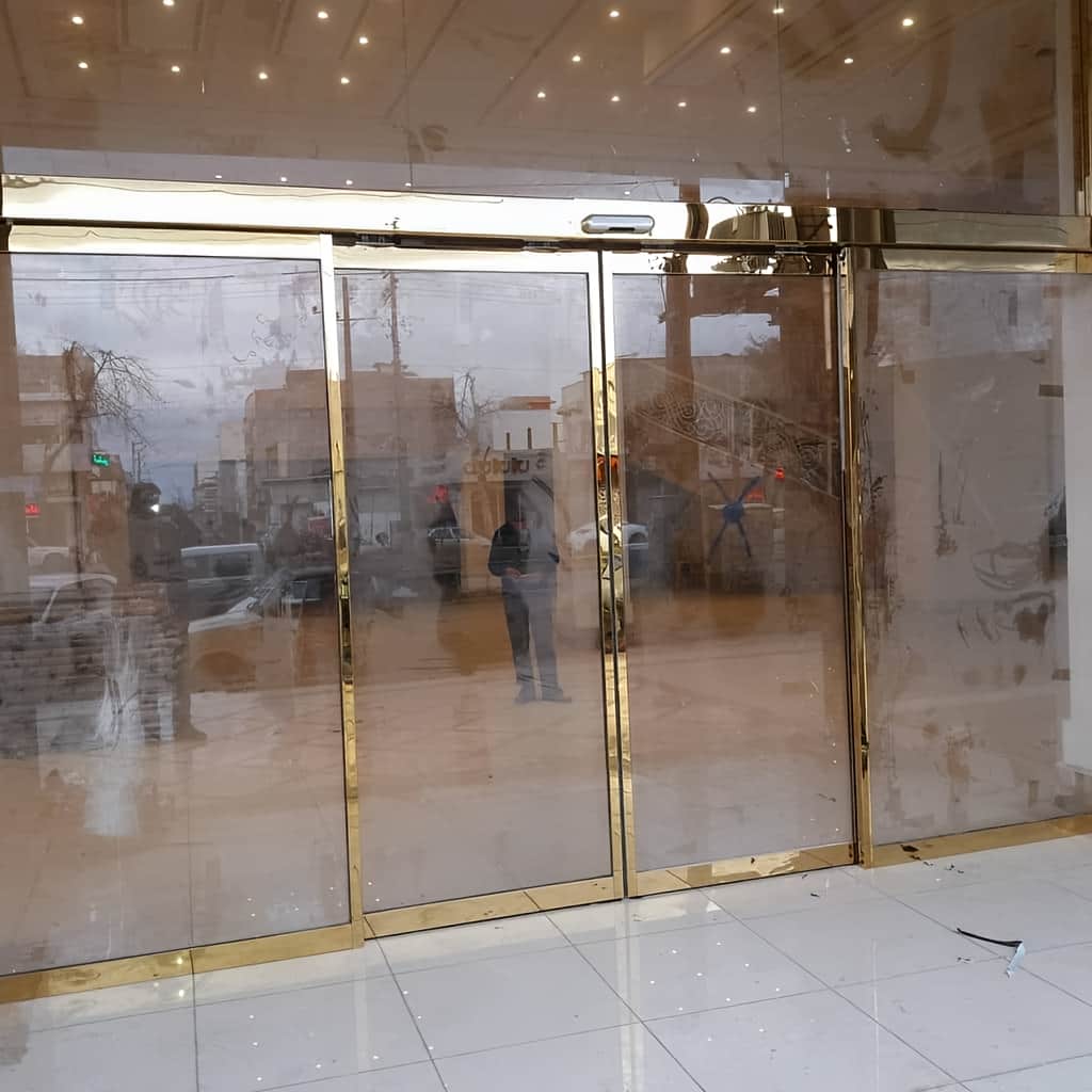 قیمت ریل درب اتوماتیک شیشه ای کشویی وابسته به جنس و قطعات
