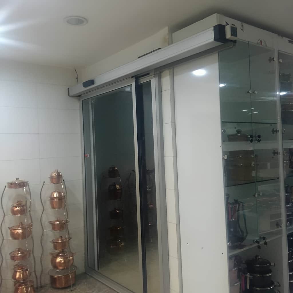 درب اتوماتیک شیشه ای تلسکوپی عرض کم با نصب حرفه‌ای
