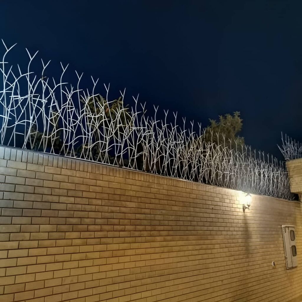 ساخت حفاظ شاخ گوزنی پرتراکم امنیتی برای دیوارهای حساس