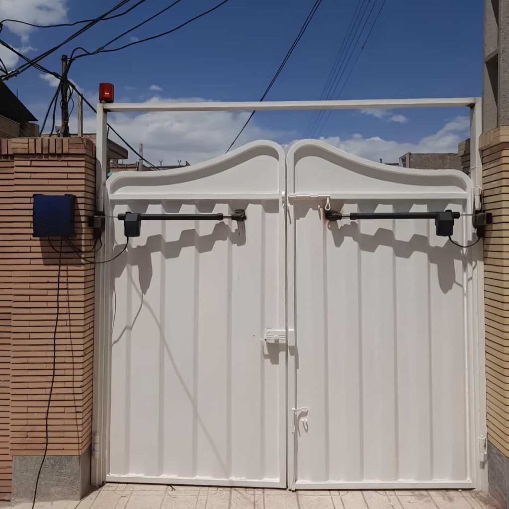نصب درب برقی ویلایی دو لنگه با بازوی هماهنگ و براکت دقیق